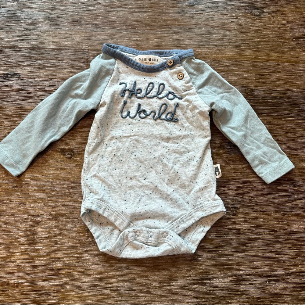 4/20$ Rabbit + Bear “Hello World” Long Sleeve Baby Onesie Bodysuit size 3-6M